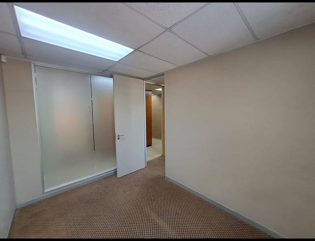 162M² OFFICE TO LET IN DUNKELD WEST